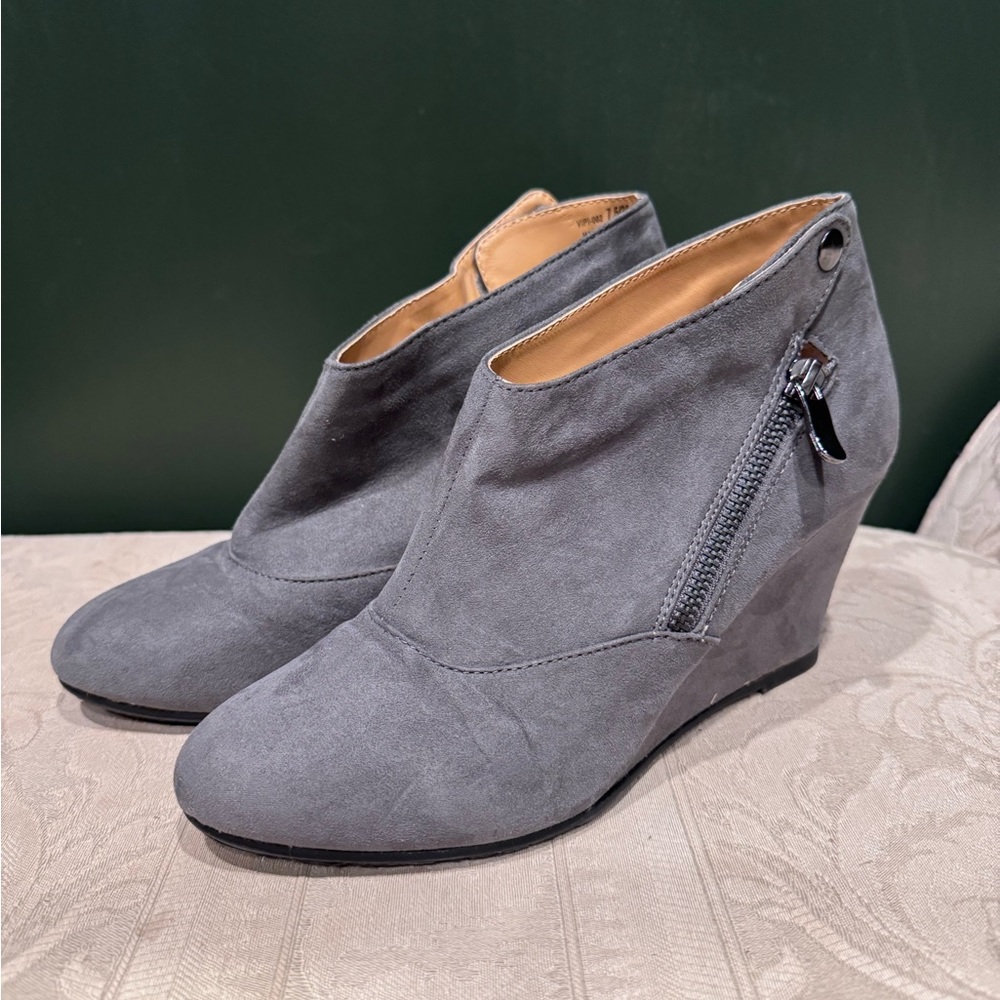 CL by Laundry Gray Wedge Ankle Shoes